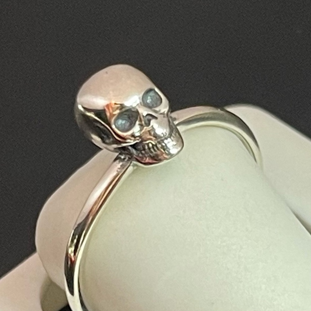 Size 8 Solid 925 Silver Skull Ring - image 2